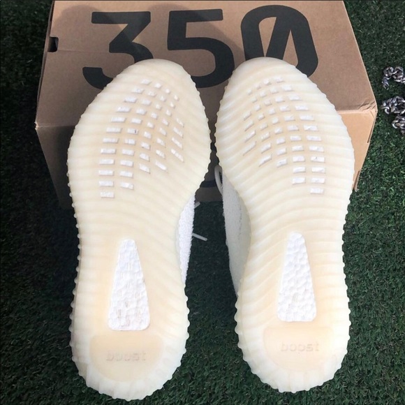 YEEZY 350 Cream - instagram @lacedyeg - Picture 2 of 3